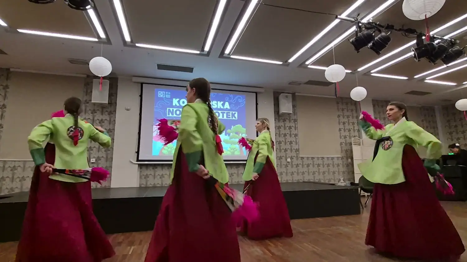 Grupa Hae_eo_hwa - taniec koreański - Koreańska Noc Bibliotek