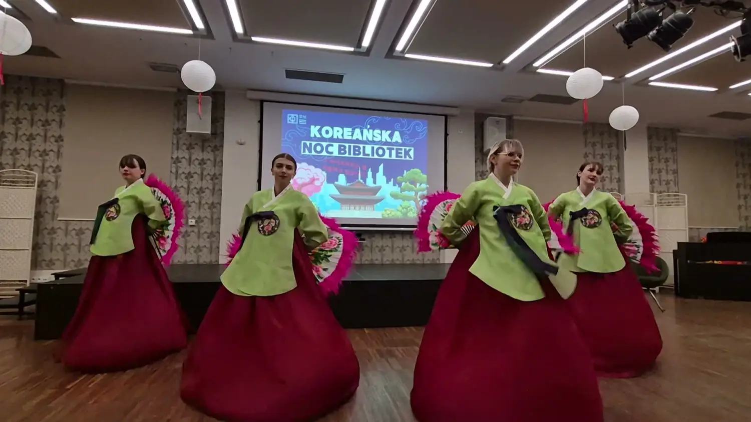 Grupa Hae_eo_hwa - taniec koreański - Koreańska Noc Bibliotek