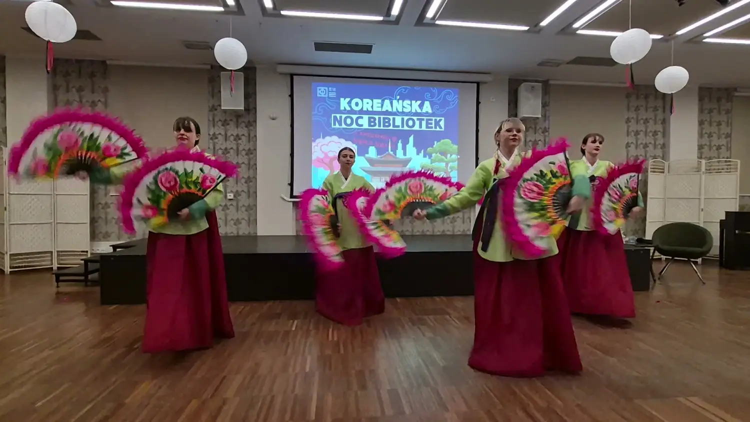 Grupa Hae_eo_hwa - taniec koreański - Koreańska Noc Bibliotek
